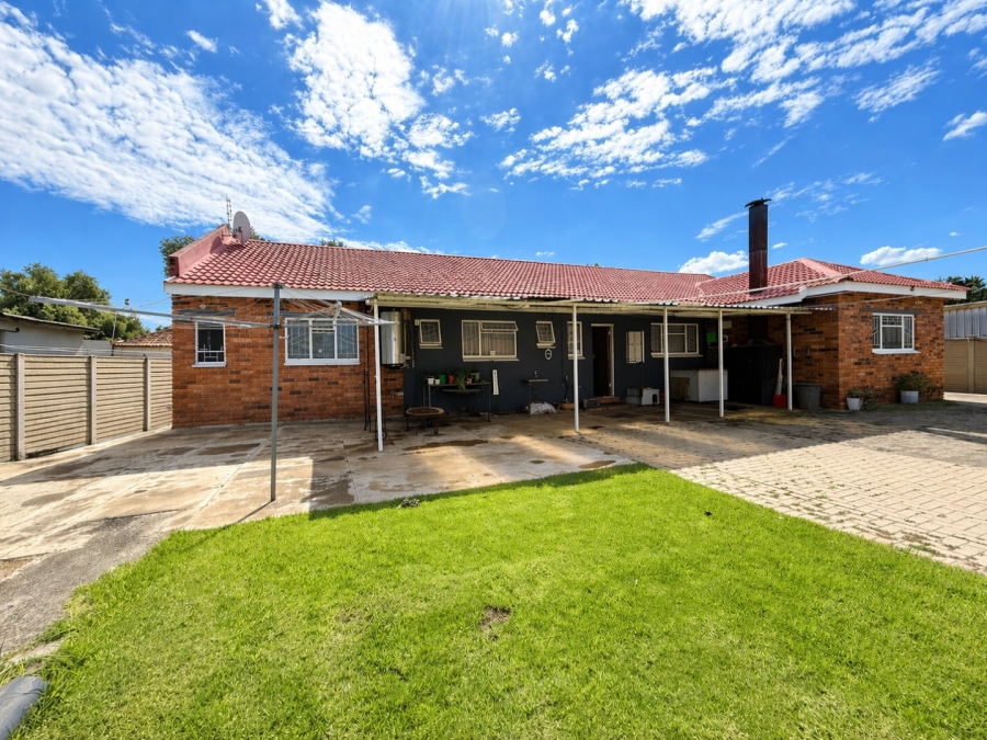 3 Bedroom Property for Sale in Langenhovenpark Free State